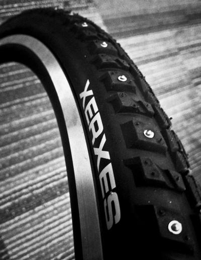 700c studded tires