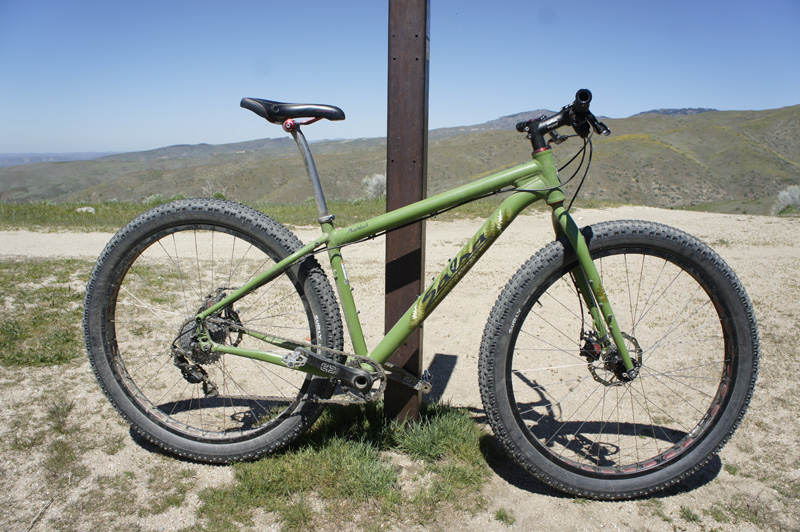 thick wheel mountain bike